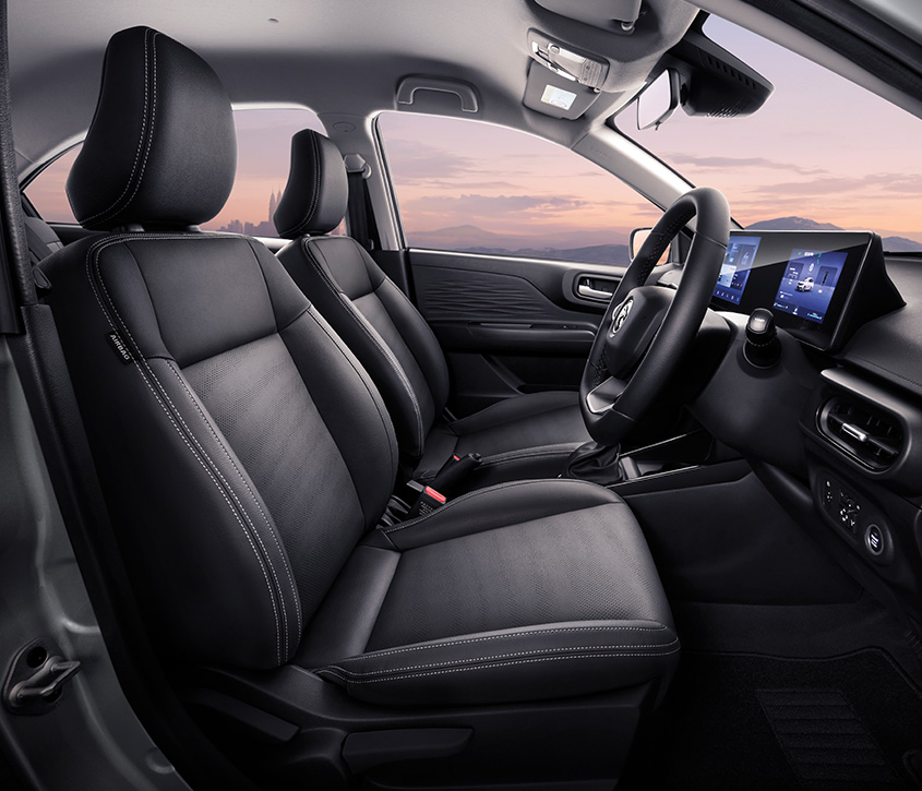 02_dual-tone-leatherette-seats