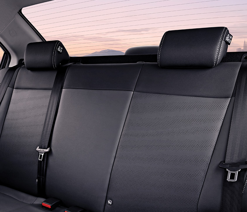 11_rear-adjustable-headrests