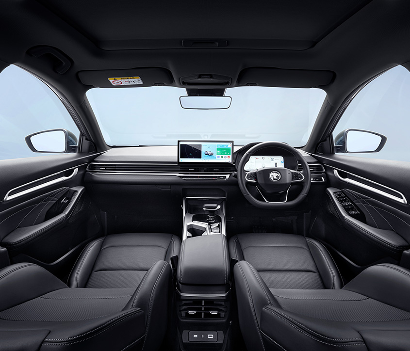 09-usp_black_interior