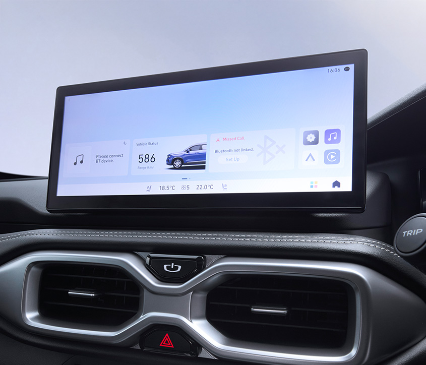 01_123-infotainment-head-unit