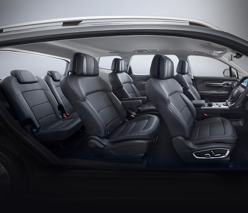 04-spacious-3-row-seating