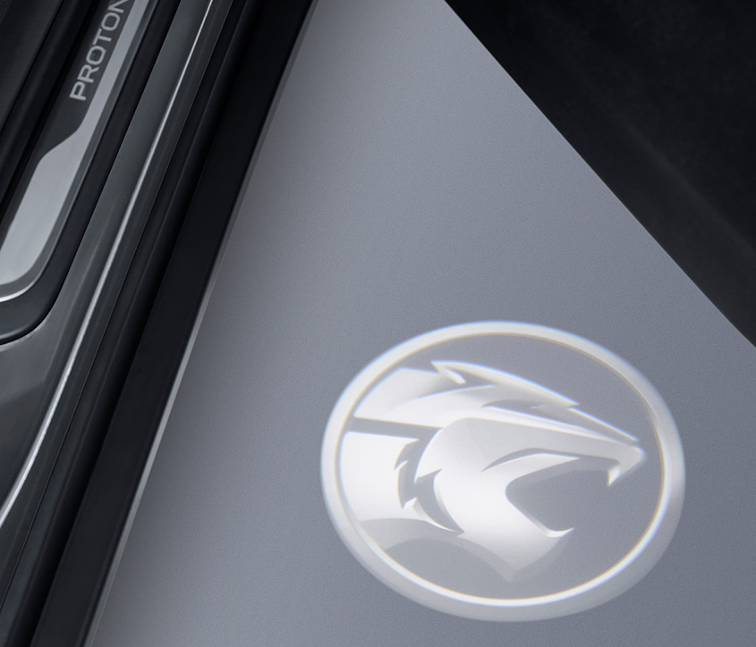 13-front-welcome-lamps